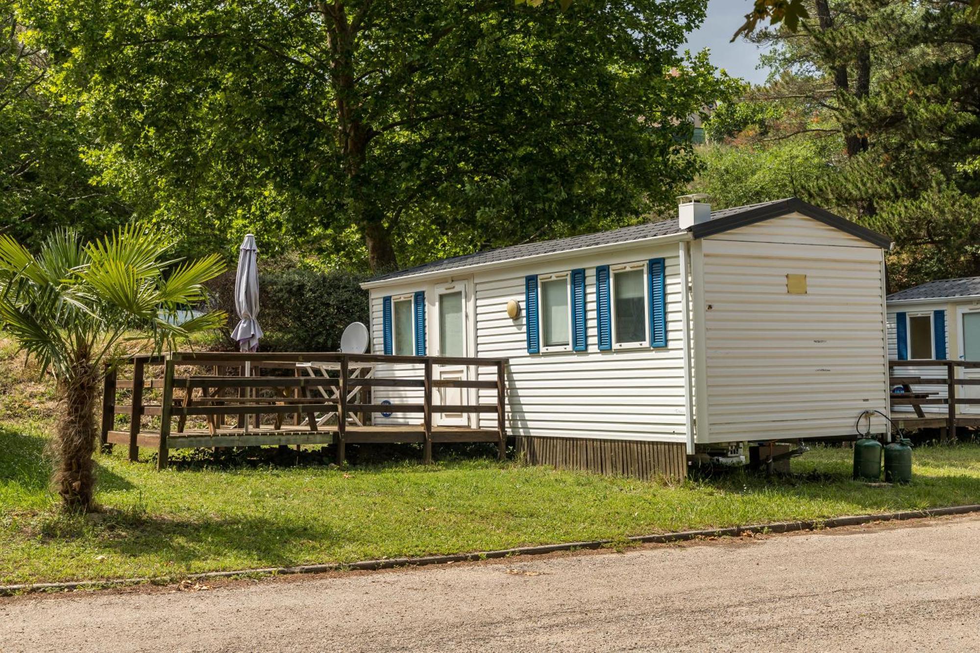 Camping Les Rives Du Lac De Vinca Exteriér fotografie