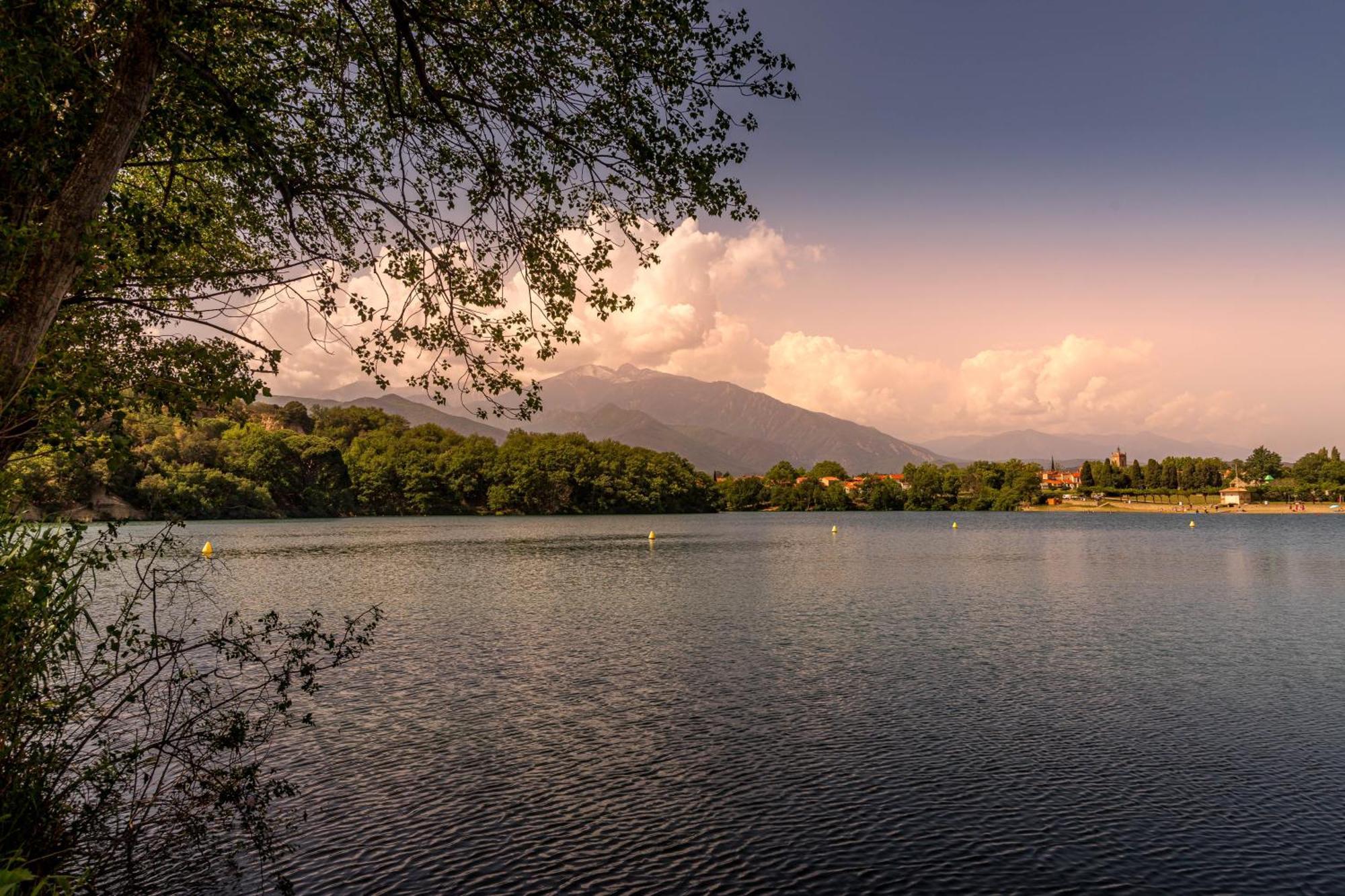 Camping Les Rives Du Lac De Vinca Exteriér fotografie